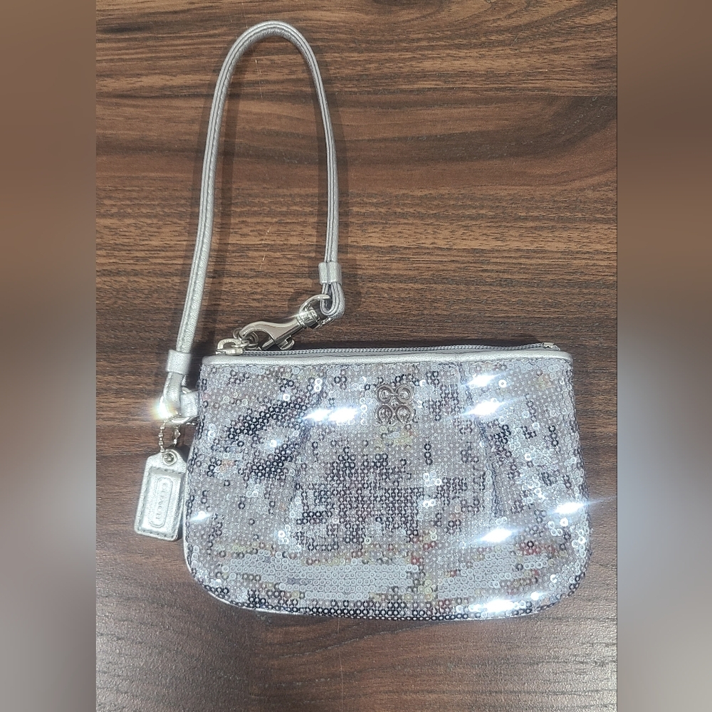 🤍Small Coach Sequins wristlet🤍